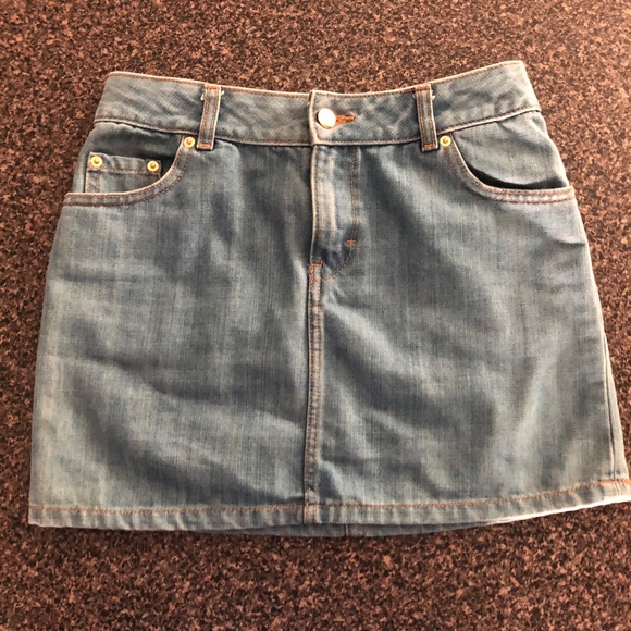H&M Dresses & Skirts - Super Cute Denim Mini Skirt - H&M H&M Dresses & Skirts - Super Cute Denim Mini Skirt - H&M